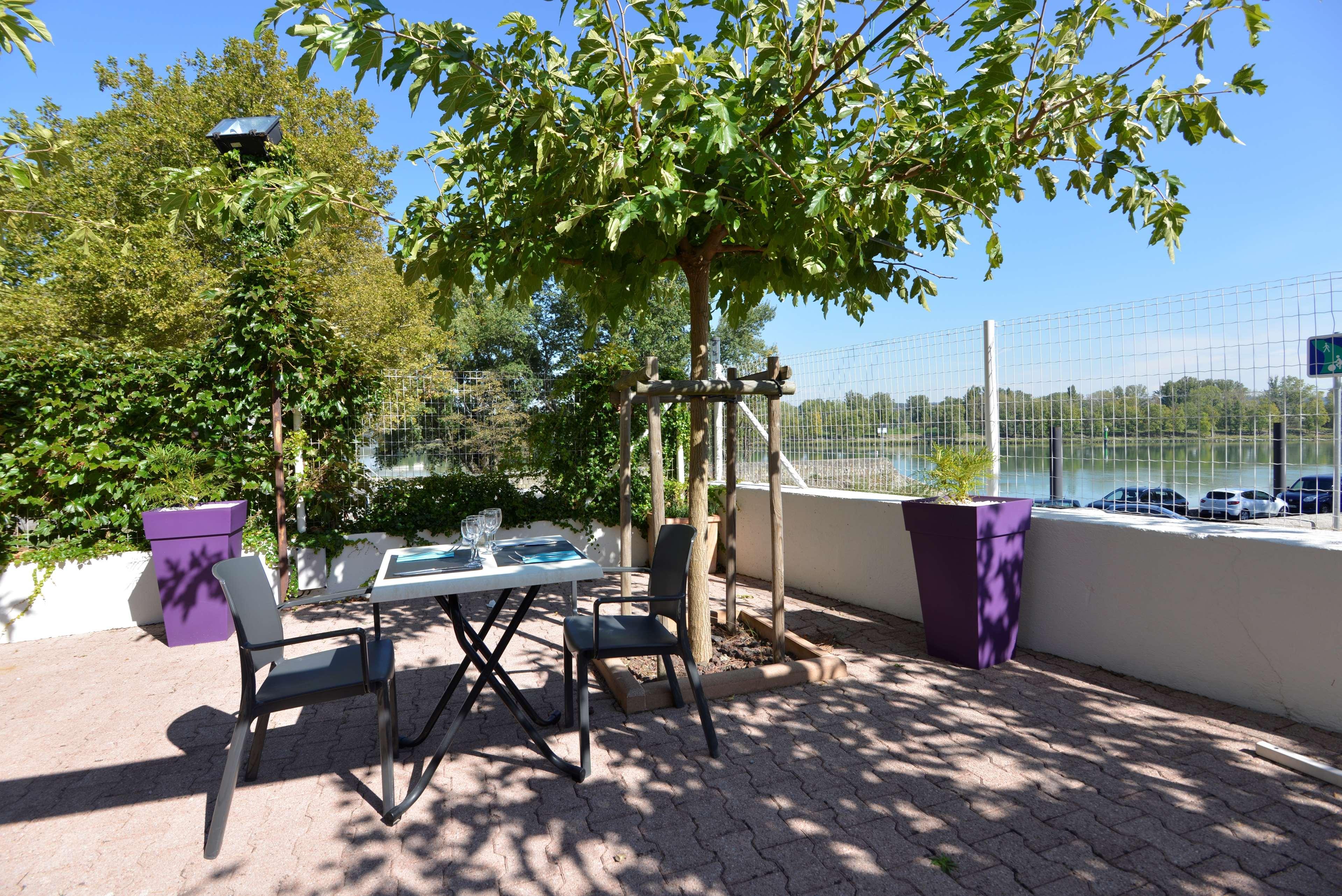 Kyriad Hotel Lyon Givors Buitenkant foto