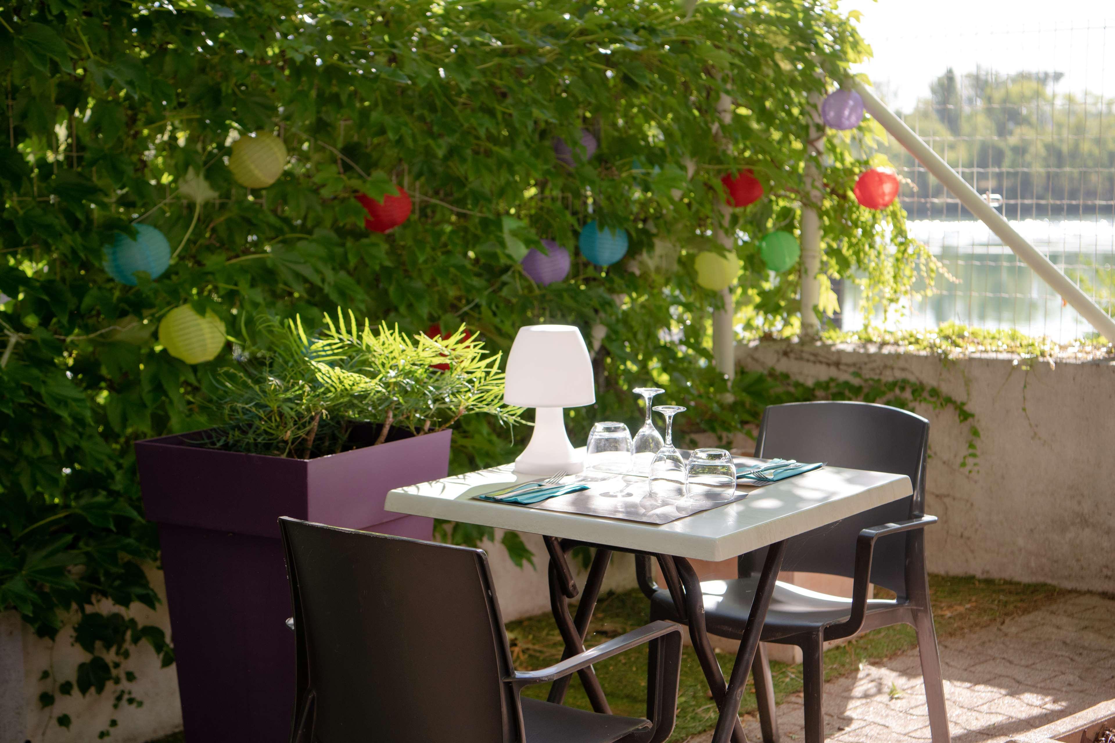 Kyriad Hotel Lyon Givors Buitenkant foto