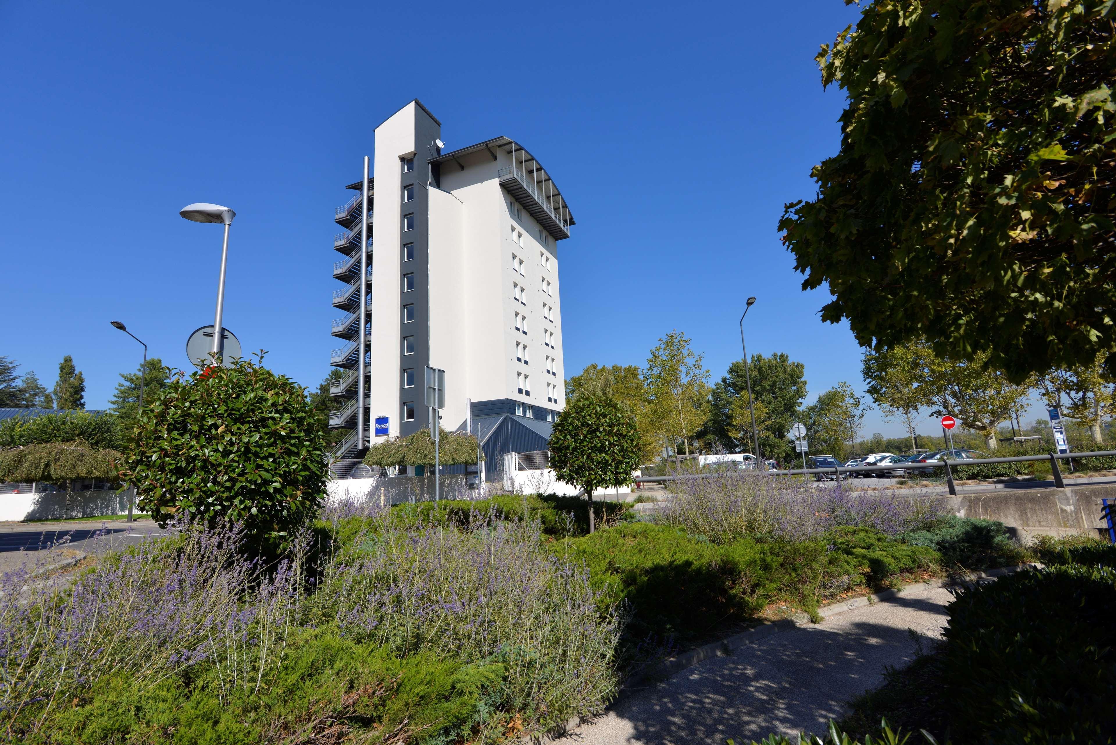 Kyriad Hotel Lyon Givors Buitenkant foto