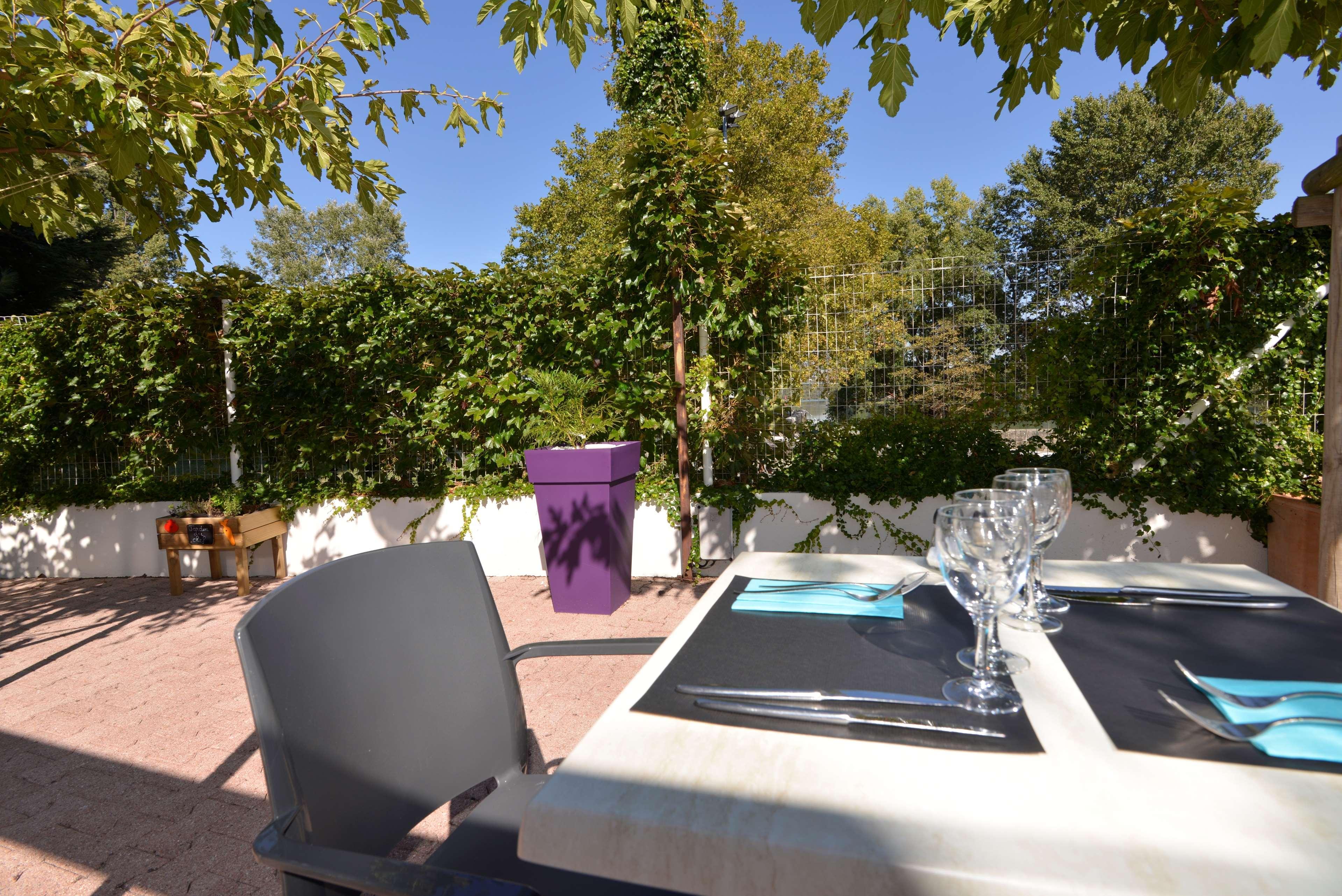 Kyriad Hotel Lyon Givors Buitenkant foto